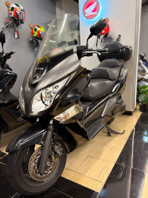 🔥Honda Silver Wing GT | MODEL 2009 🔥 🏍️Honda Silver Wing GT 📅 Model 2009 ⚙️ CC 400 Injection Liquid-cooled ABS Traction Control عداد 42900 كيلو رخصه سنتين
